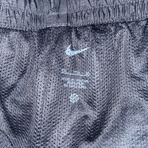 Men's Nike Shorts (Like New) - Picture 3 of 3